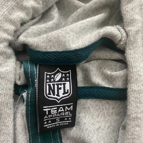 Philadelphia Eagles Crop Sweatshirt - Picture 3 of 5